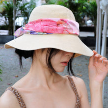 將圖片載入圖庫檢視器 【母親節禮盒】母親和女兒 - 蝴蝶絲巾環禮盒 粉色繁花升級版
