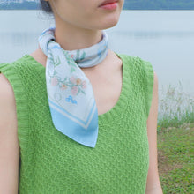 將圖片載入圖庫檢視器 StephyDesignHK  【風信子永遠的愛】絲巾+絲巾扣高貴禮盒
