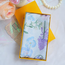 將圖片載入圖庫檢視器 StephyDesignHK  【風信子永遠的愛】絲巾+絲巾扣高貴禮盒
