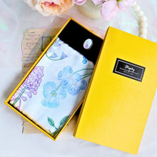 將圖片載入圖庫檢視器 StephyDesignHK  【風信子永遠的愛】絲巾+絲巾扣高貴禮盒
