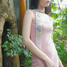 Load image into Gallery viewer,  [Hong Kong Souvenirs Gift] Hand-Painted Beige TWILLY Scarf with Scarf Ring Gift Set
