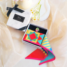 將圖片載入圖庫檢視器 【TWILLY】幾何圖長絲巾禮盒 | 配絲巾扣 領巾 體面的聖誕交換禮物
