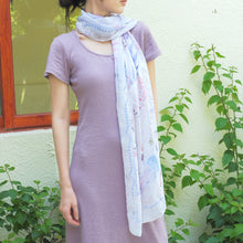 將圖片載入圖庫檢視器 香港維港幻浪 粉紫浪漫輕飄雪紡長圍巾/ 配絲巾扣高雅禮盒

