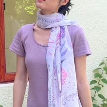 將圖片載入圖庫檢視器 香港維港幻浪 粉紫浪漫輕飄雪紡長圍巾/ 配絲巾扣高雅禮盒
