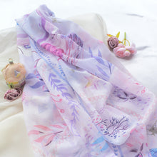 將圖片載入圖庫檢視器 香港維港幻浪 粉紫浪漫輕飄雪紡長圍巾/ 配絲巾扣高雅禮盒
