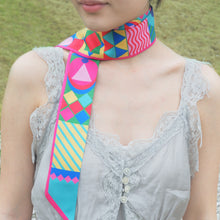 將圖片載入圖庫檢視器 【TWILLY】幾何圖長絲巾禮盒 | 配絲巾扣 領巾 體面的聖誕交換禮物
