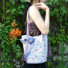 將圖片載入圖庫檢視器 香港維港幻浪 絨毛水桶布包 | 絲巾綁帶手提袋
