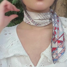 將影片載入圖庫檢視器並播放，StephyDesignHK 文藝復古絲巾連絲巾扣雅緻禮盒
