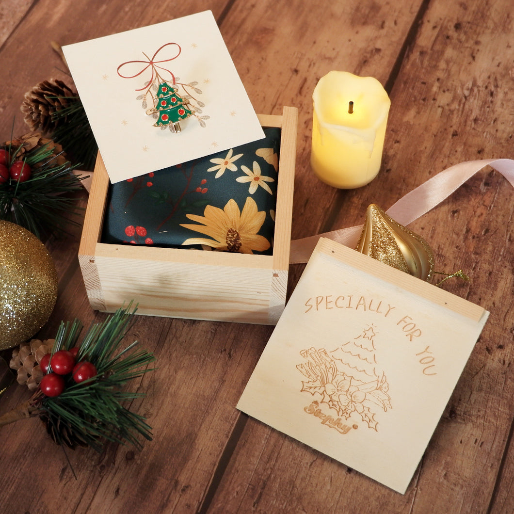 StephyDesignHK 【聖誕禮盒】紅綠碎花絲巾連聖誕樹絲巾扣連聖誕木盒包裝禮物