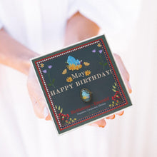 將圖片載入圖庫檢視器 StephyDesignHK 5月生日石祖母綠絲巾及絲巾扣生日禮盒套裝
