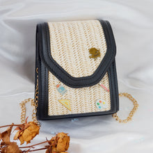 Load image into Gallery viewer, StephyDesignHK 2 color straw woven cross-body chain bag / adjustable shoulder strap length

