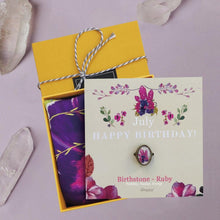 將圖片載入圖庫檢視器 StephyDesignHK 7月生日石紅寶石絲巾及絲巾扣禮盒套裝
